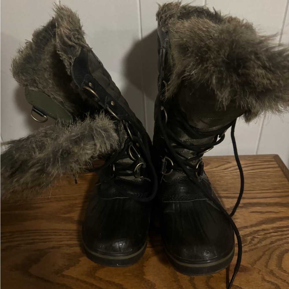 Sorel Black and Green Women's Boots - Picture 3 of 3
